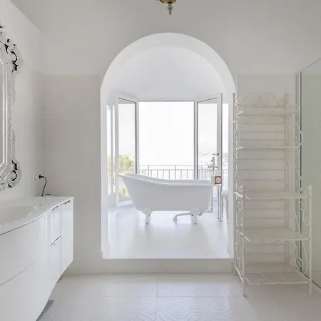 Chateau Des - Five Stars House