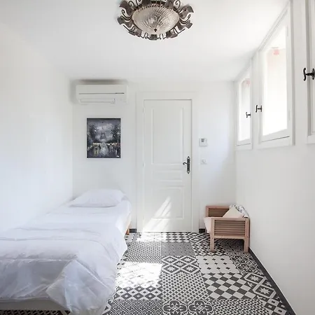 Villa Chateau Des - Five Stars House