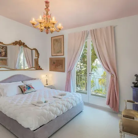 Villa Chateau Des - Five Stars House *