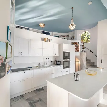 Chateau Des - Five Stars House